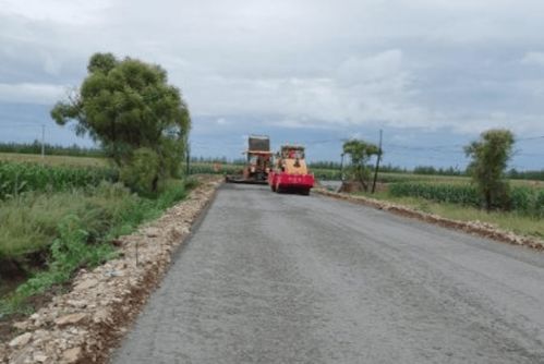 建松公路樺川段項(xiàng)目路面工程順利完工
