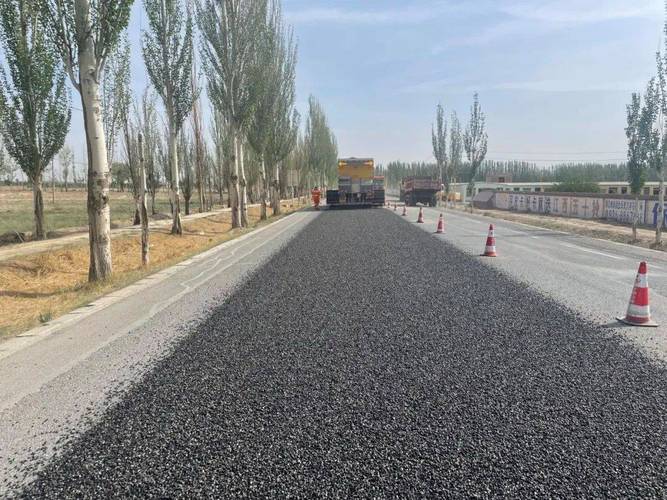政務(wù)動(dòng)態(tài)|甘州公路段s301線(xiàn)路面預(yù)防性養(yǎng)護(hù)工程同步碎石封層全面開(kāi)工
